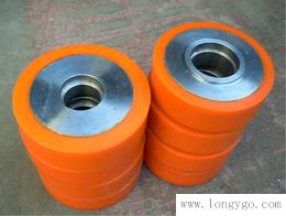 北京滚轮包胶，车轮耐磨聚氨酯橡胶包胶挂胶