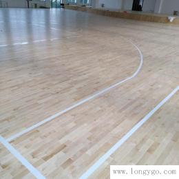 篮球运动木地板具有其它硬木不可比拟的坚韧性