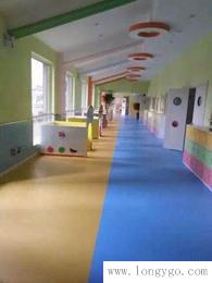遂宁南充同质透心PVC塑胶地板幼儿园健身房图书医院手术室办公室塑胶楼地面防滑吸音