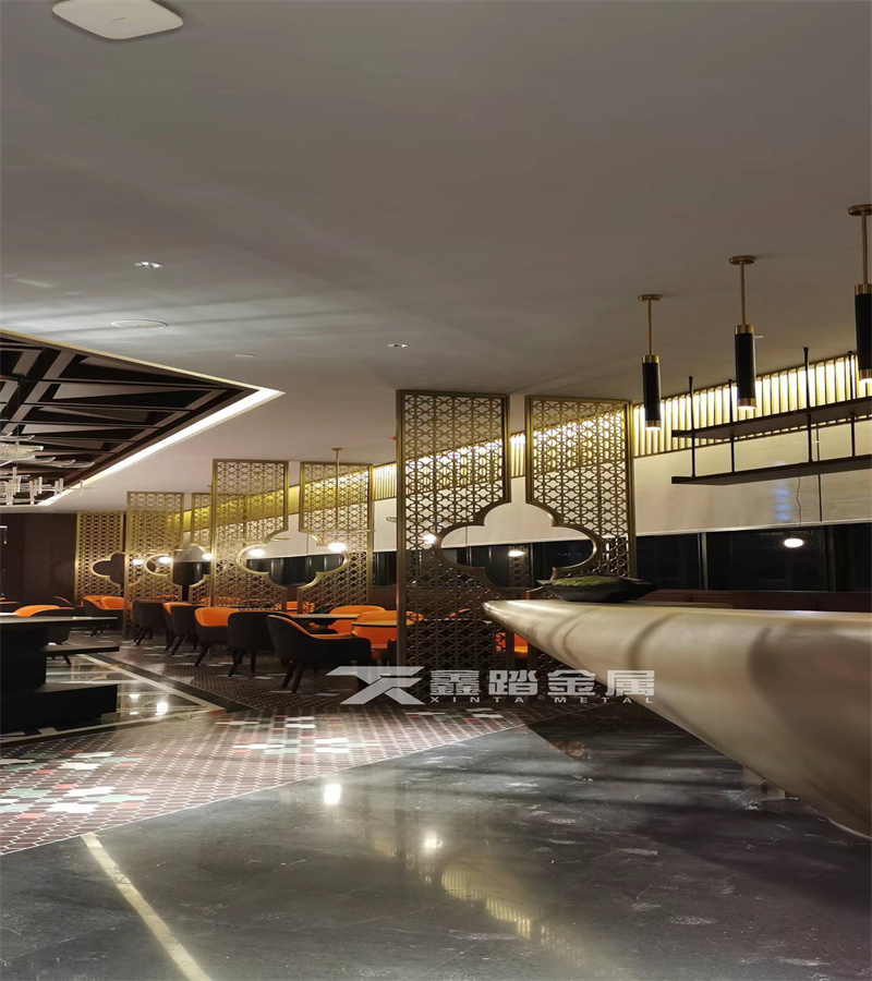酒店餐厅新中式铝板镂空屏风铝艺雕花隔断